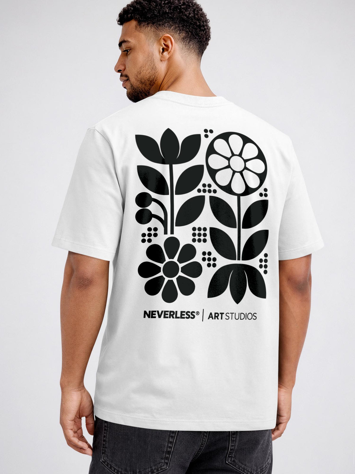 [AI generated] weiß relaxed-fit