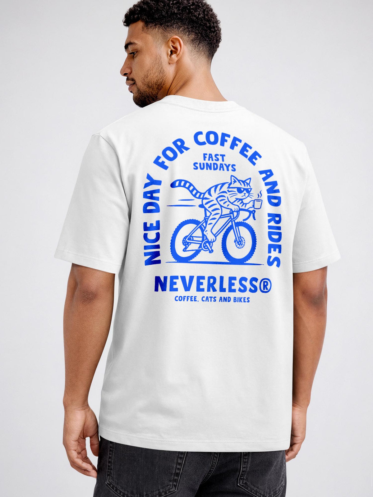 [AI generated] weiß relaxed-fit