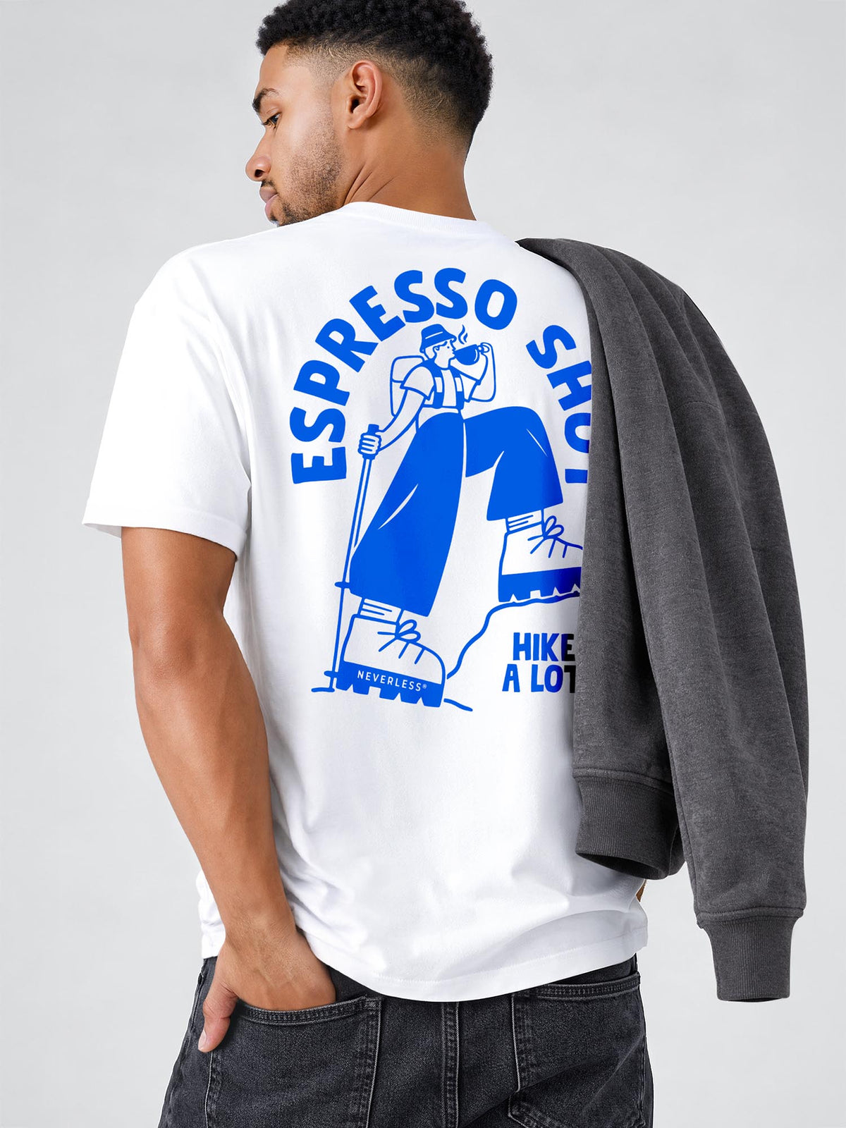 [AI generated] weiß relaxed-fit