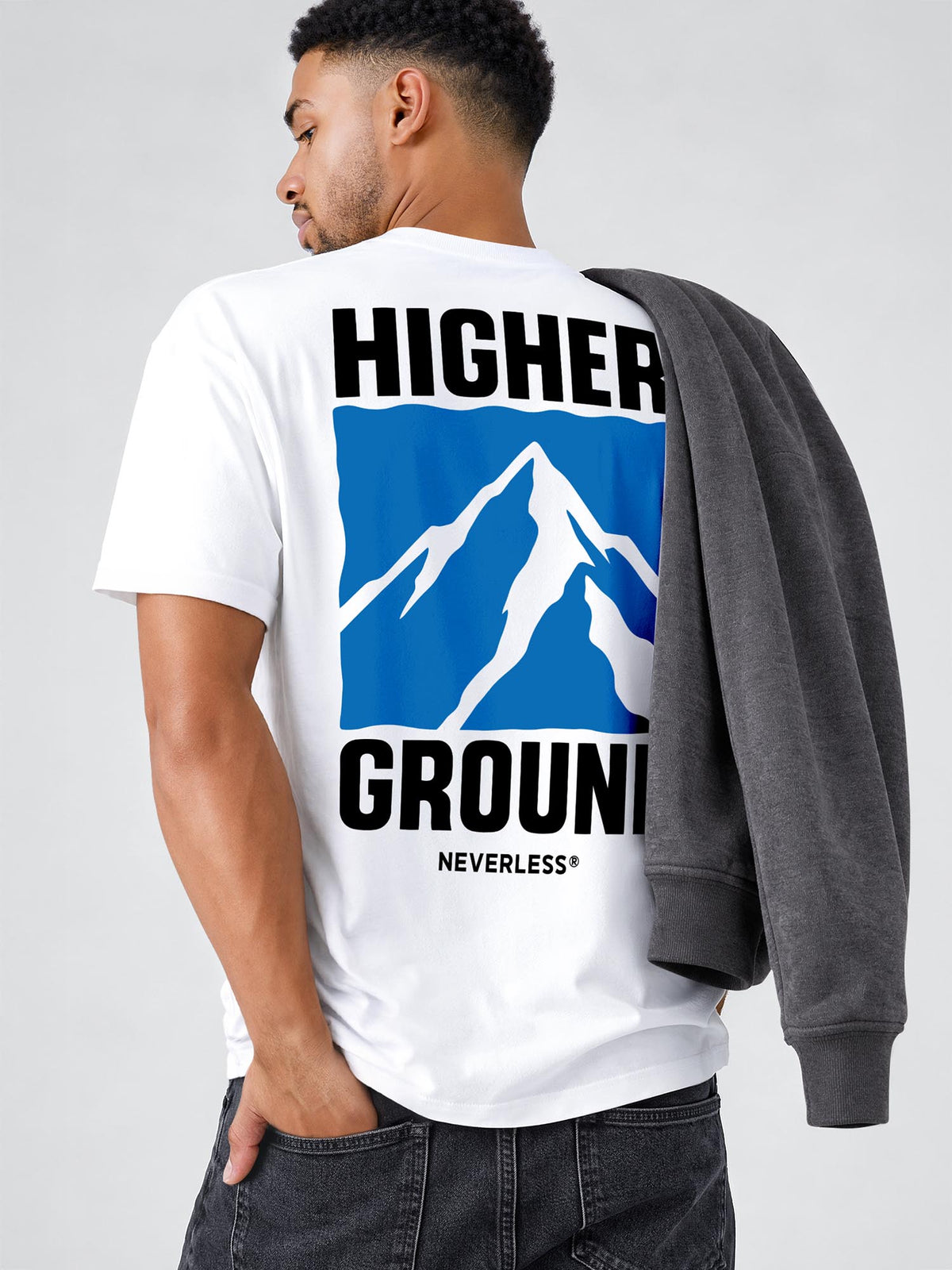 [AI generated] weiß relaxed-fit